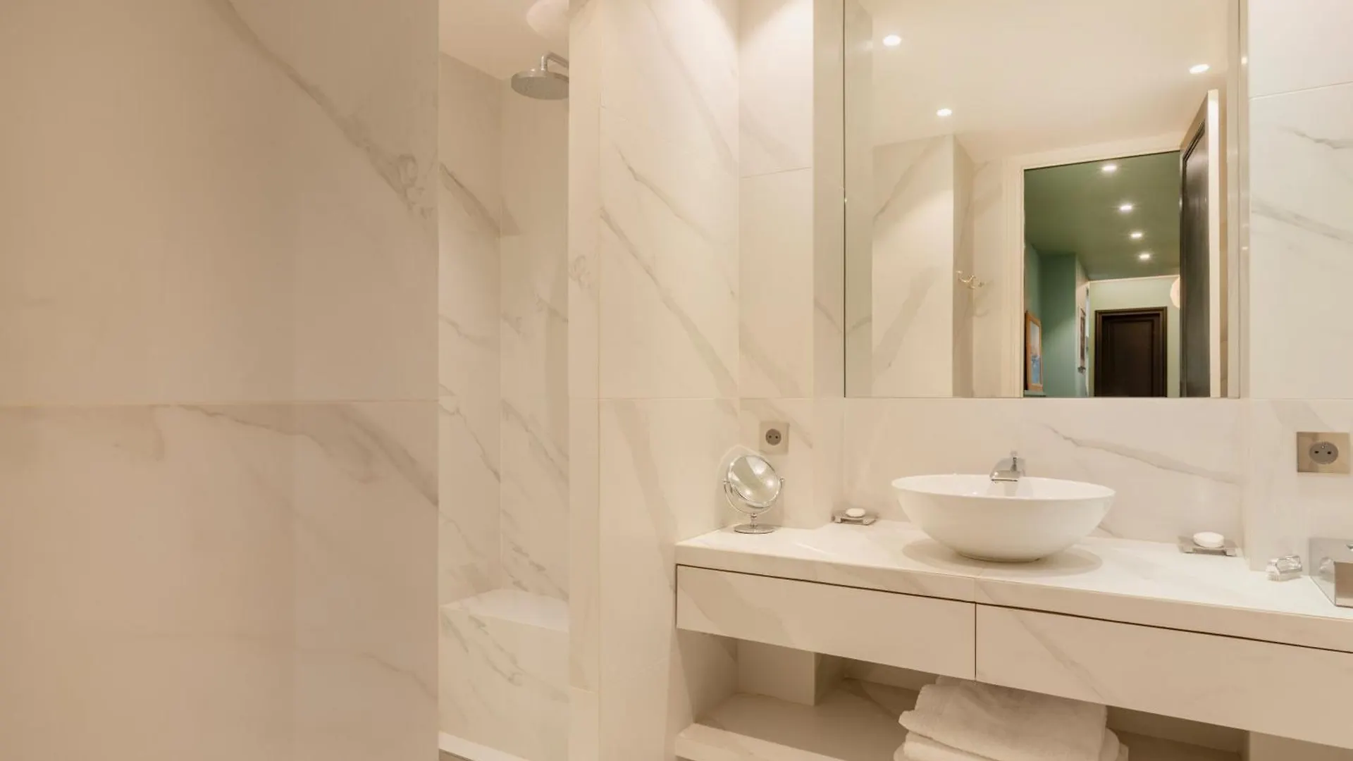 Paris Wagram Design Residence 0*,  France